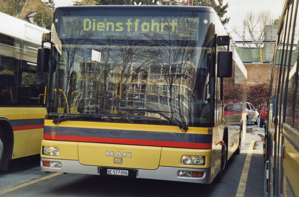 (R 4105) - Aus dem Archiv: STI Thun - Nr. 96/BE 577'096 - MAN am 4. M�rz 2005 bei der Schiffl�ndte Thun