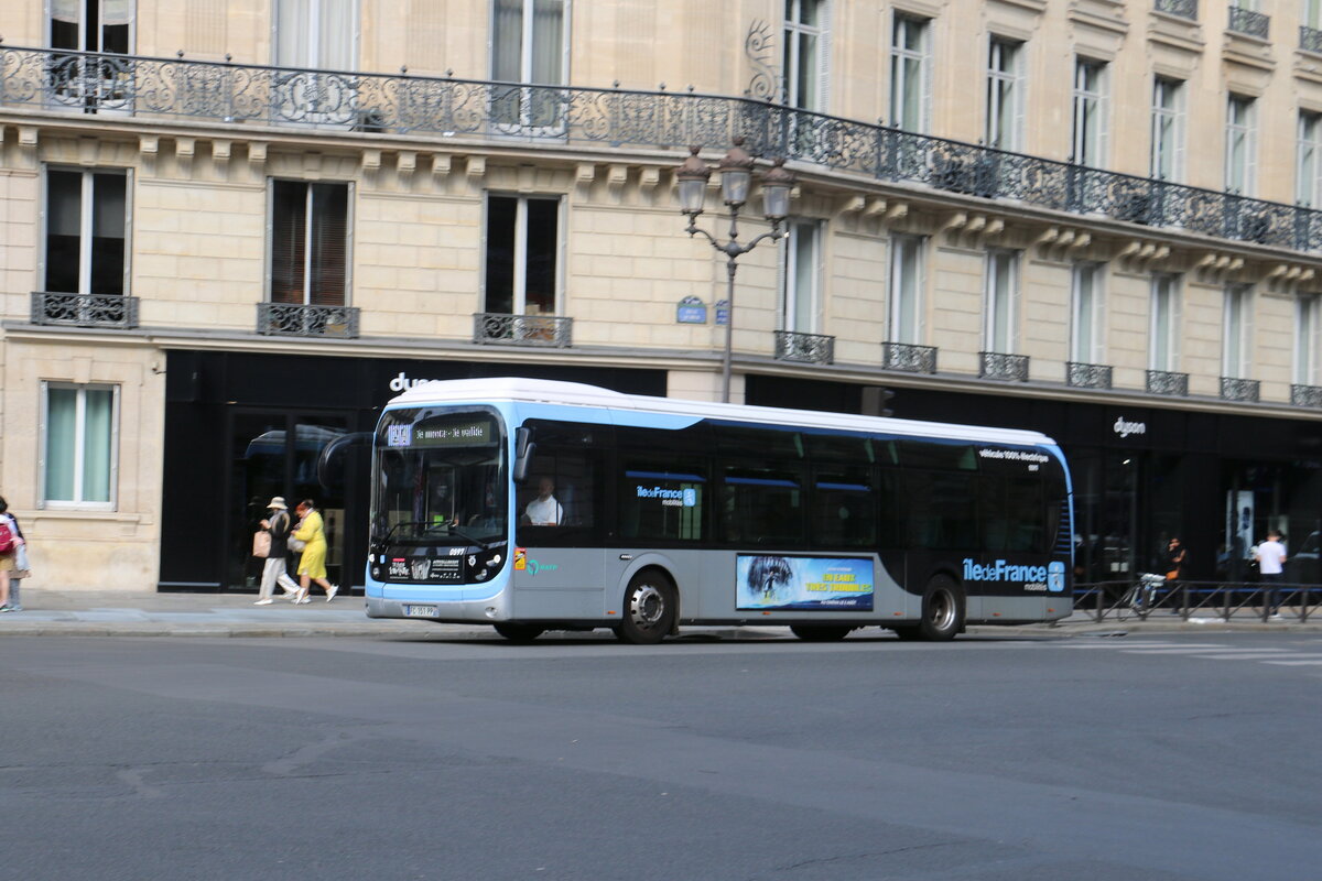 RATP Paris - Nr. 597/FC 151 PP - Bollor� Bluebus 12 am 21. Juli 2023 in Paris (Aufnahme: Martin Beyer)