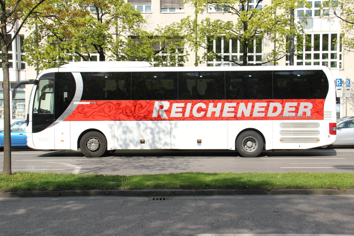 Reicheneder, Wallersdorf - MAN Lion's Coach am 20. April 2016 in M�nchen (Aufnahme: Martin Beyer)