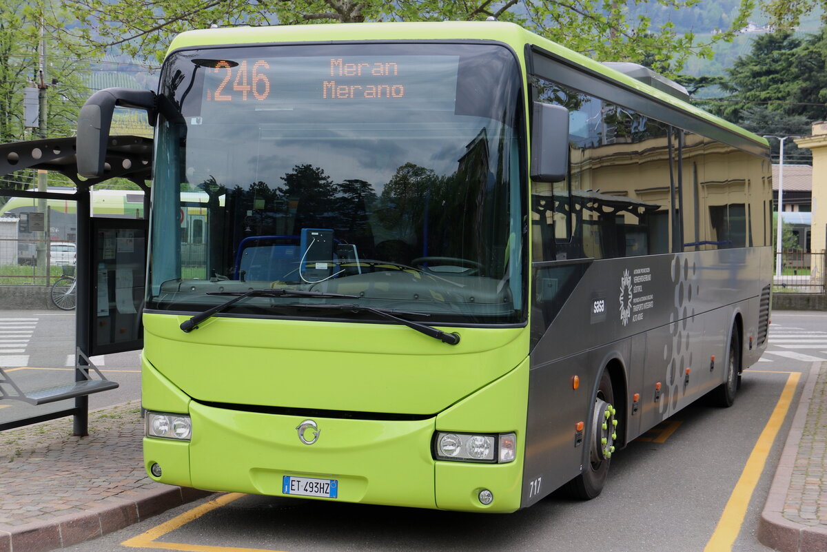 SASA Bozen - Nr. 717/ET-493 HZ - Irisbus am 15. April 2024 in Meran (Aufnahme: Martin Beyer)