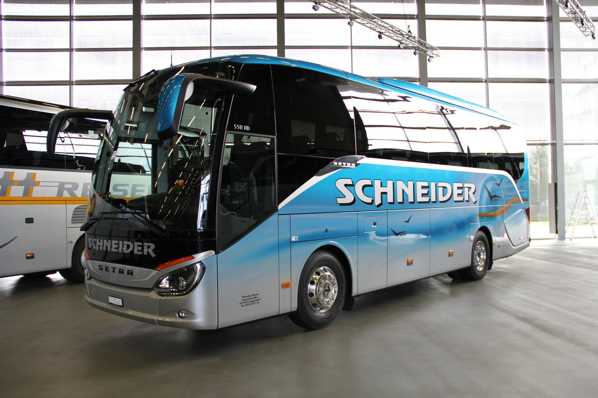 Setra S 511 HD, SO 21942, von Schneider Reisen und Transport AG, Langendorf, anl�sslich der Fahrzeug�bergabe bei Evo-Bus in Neu-Ulm.