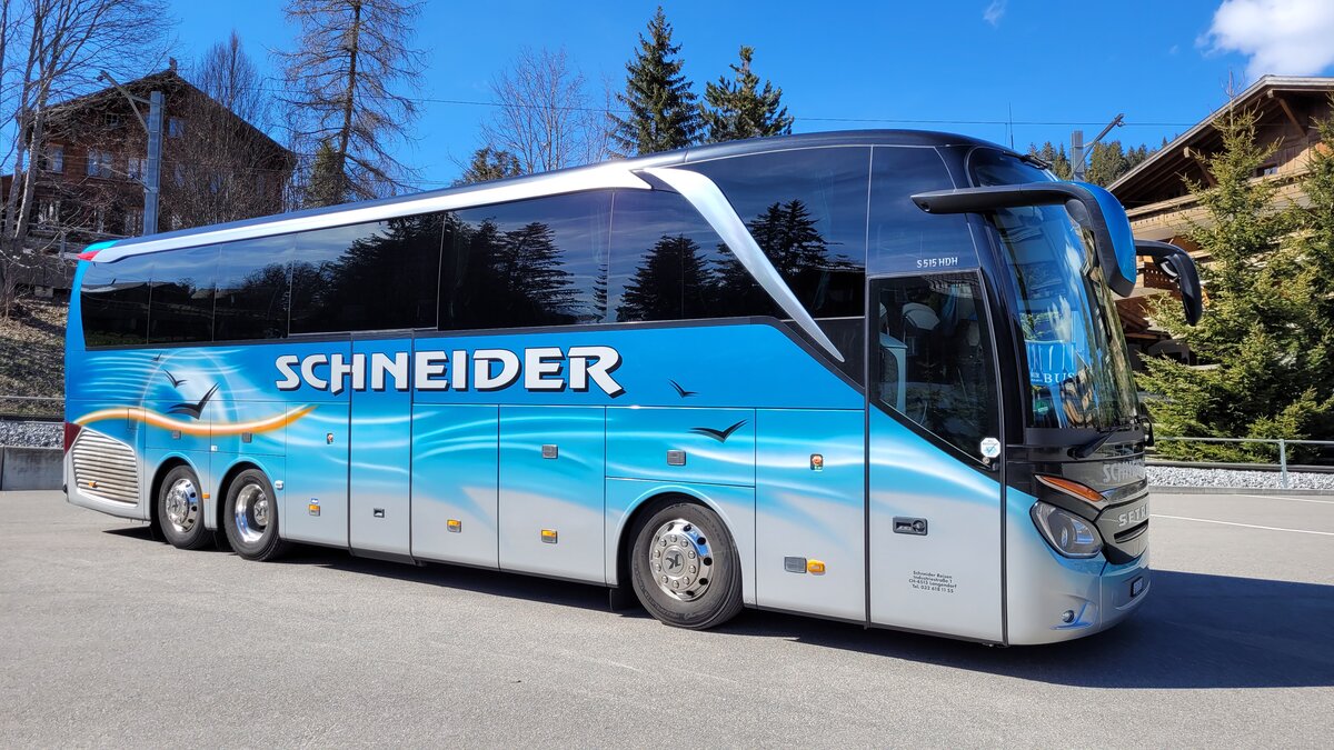 Setra S 515 HDH, SO 21723, Bahnhof Saanenm�ser, Schneider Reisen und Transport AG, Langendorf, Aufgenommen am 10. April 2022