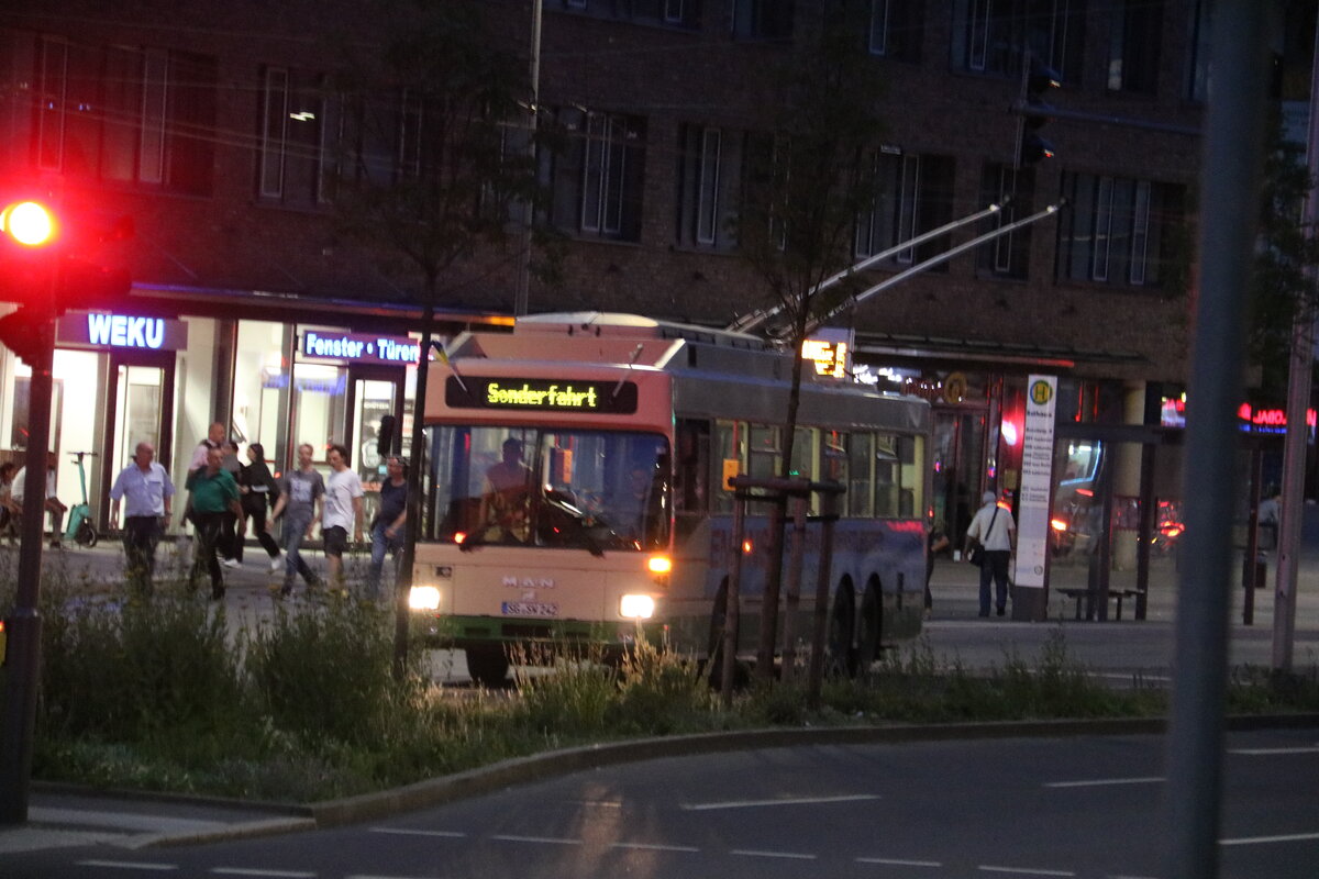 SWS Solingen - Nr. 42/SG-SW 242 - MAN/Gr�f&Stift Trolleybus am 18. Juni 2022 in Solingen (Aufnahme: Martin Beyer)