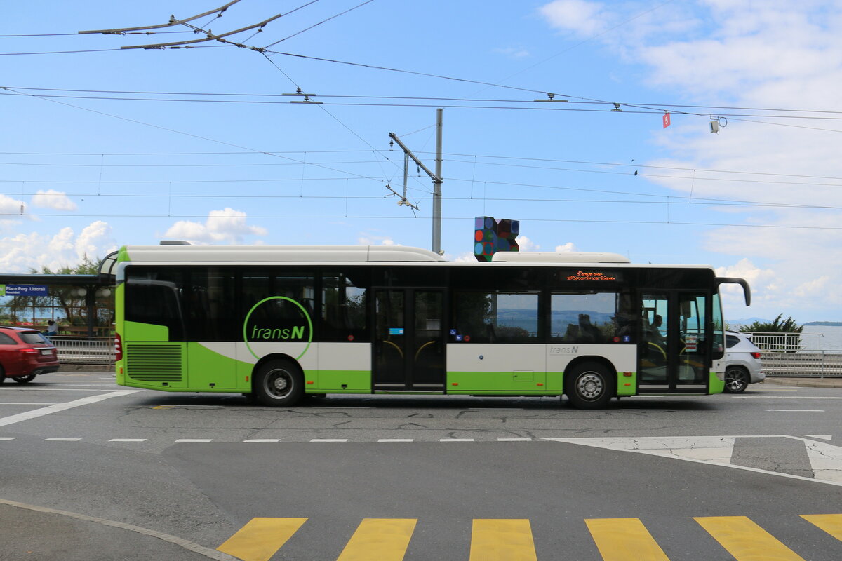 transN, La Chaux-de-Fonds - Mercedes am 9. Juli 2021 in Neuch�tel, Place Pury (Aufnahme: Martin Beyer)