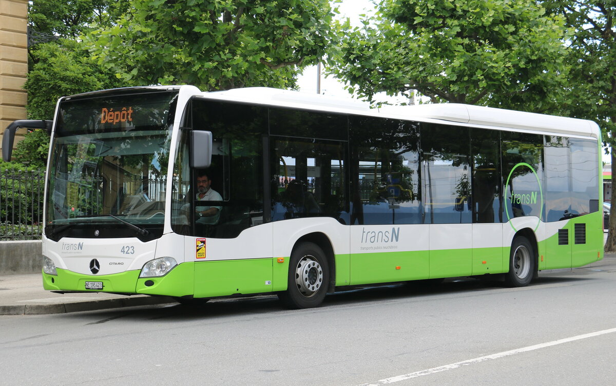 transN, La Chaux-de-Fonds - Nr. 423/NE 195'423 - Mercedes am 9. Juli 2021 in Neuch�tel, Place Pury (Aufnahme: Martin Beyer)