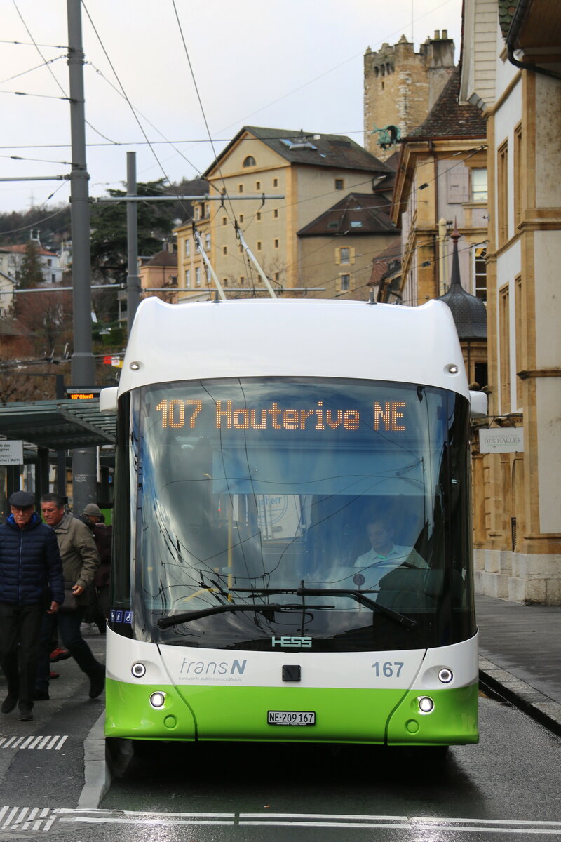 transN, La Chaux-de-Fonds - Nr. 167/NE 209'167 - Hess/Hess Gelenktrolleybus am 14. Dezember 2023 in Neuch�tel, Place Pury (Aufnahme: Martin Beyer)