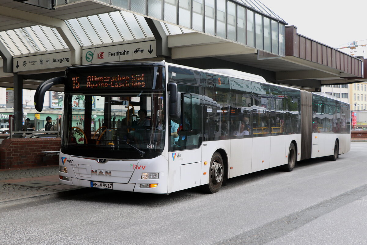 VHH Hamburg - Nr. 1917/HH-V 9917 - MAN am 10. Mai 2025 in Hamburg, Busbahnhof HH-Altona (Aufnahme: Martin Beyer)