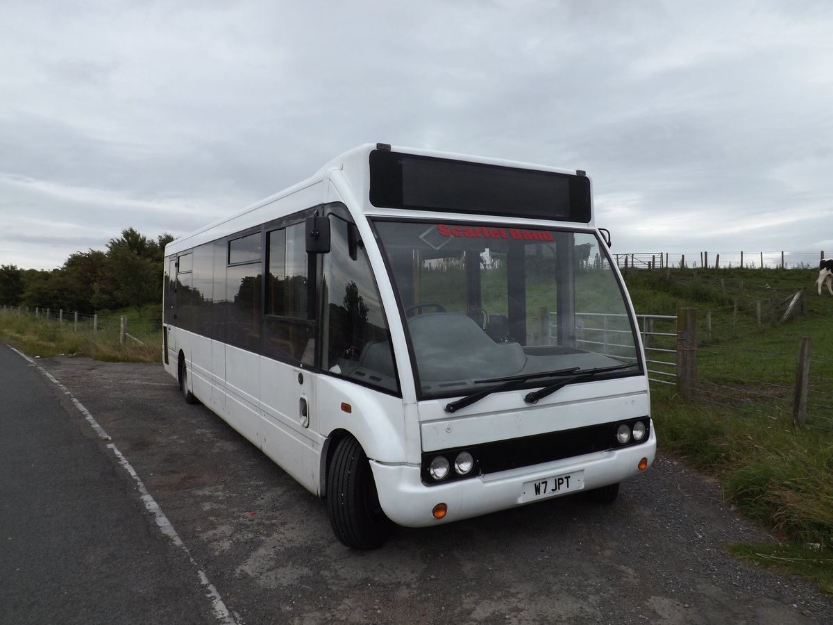 W7 JPT
2000 Optare Solo M920
Optare B30F
Scarlet Band Bus & Coach Limited, West Cornforth, County Durham, England

New to Walsh, Middleton, Manchester.
Cockfield, County Durham, England 6th July 2016