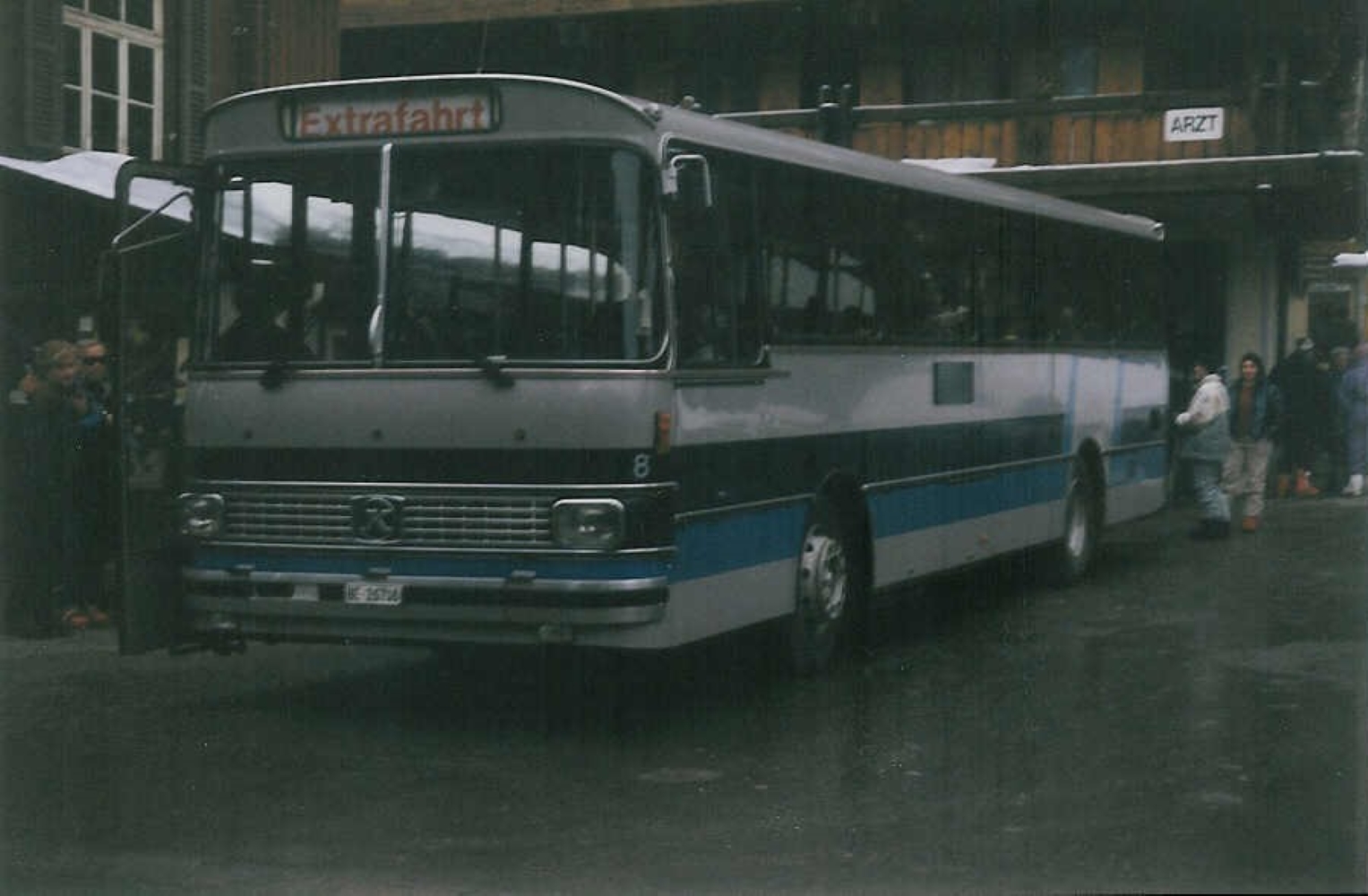 (016'020) - Aus dem Archiv: AFA Adelboden - Nr. 8/BE 26'708 - Setra (ex TPYG Yverdon Nr. 2) am 2. Januar 1997 in Adelboden, Kathrinenplatz