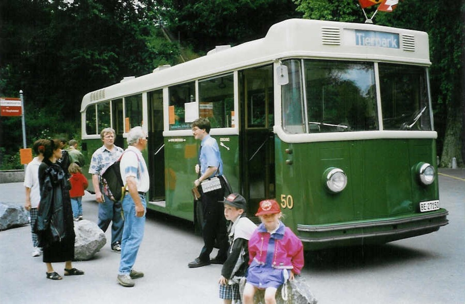 (023'214) - Aus dem Archiv: SVB Bern (TVB) - Nr. 50/BE 27'150 - Saurer/Gangloff am 7. Juni 1998 in Bern, Tierpark