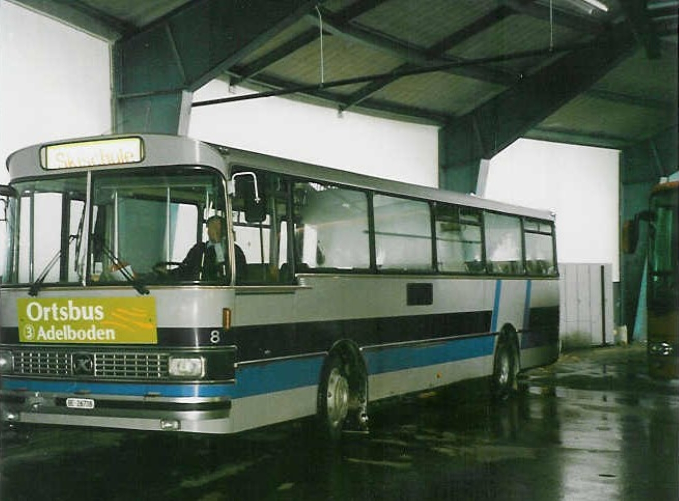 (038'237) - Aus dem Archiv: AFA Adelboden - Nr. 8/BE 26'708 - Setra (ex TPYG Yverdon Nr. 2) am 31. Dezember 1999 im Autobahnhof Adelboden