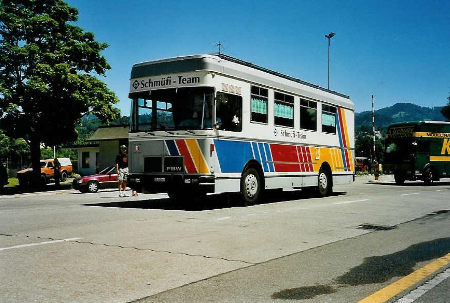 (041'225) - Aus dem Archiv: Schmid, Abtwil - SG 242'566 - FBW/Geser (ex SUVA, Luzern) am 18. Juni 2000 in Hinwil, AMP 
