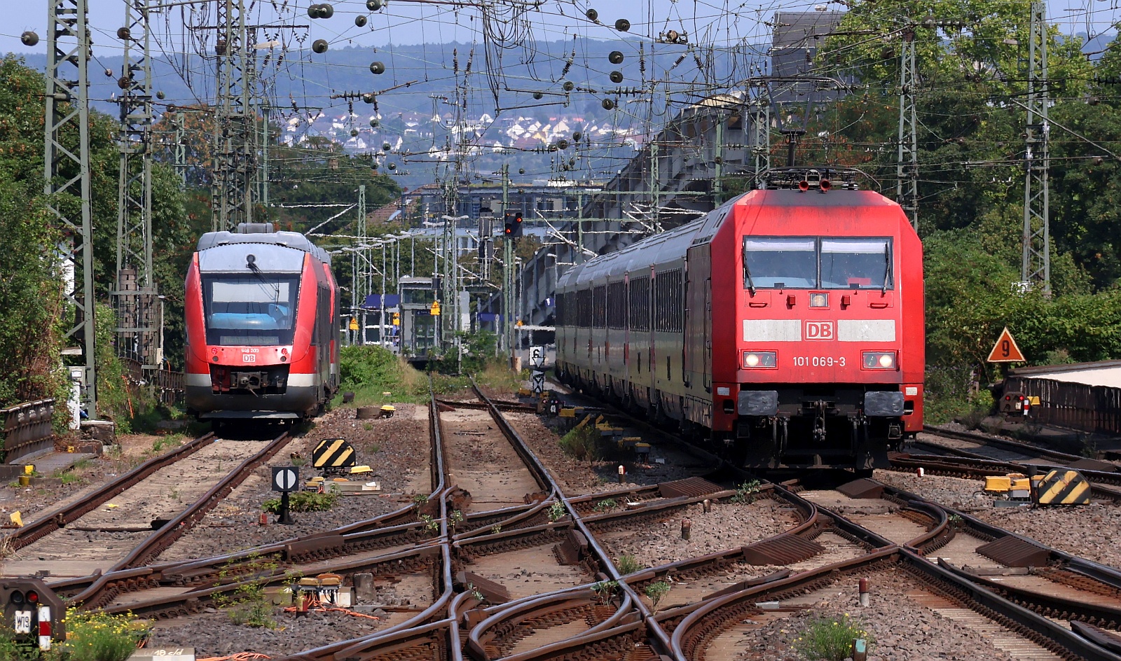 DB 101 069-3 mit dem IC 2012 nach Oberstdorf Einfahrt Koblenz Hbf. 12.08.2025