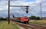 DBCSC 185 328-9(REV/LD X/20.01.16) mit kurzem G�terzug kurz vor der Abfahrt Richtung Hamburg.
