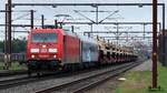 DBCSC 185 330-5 mit einem Militärtransport wartet im Bahnhof Pattburg auf Ausfahrt.