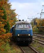 EGP 225 002-5 verlässt mit ihrem nun leeren Düngertransport Jübek gen Flensburg.