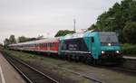 Auch nach Monaten hat man noch Spass an lustigen Wagenpark-Zusammenstellungen....NAH.SH/Paribus/DB 1245 211 und 1245 210 mit ihrem  bunten Zug  aufgenommen w�hrend einer Rangierfahrt im Bhf Husum.