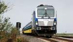 RDC 247 908 mit AZS nach Nieb�ll, Dreieckskoog/Klanxb�ll 19.10.19 (08700)