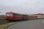 MABS 798 659 + 998 822 mit Blick auf eine im Hafengebiet angesiedelte Holzhandlung,  Leer 6.11.2021