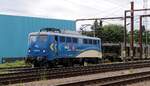 EVB 140 798-0 hat den BLG Autotransport-Leerzug erreicht und wird diesen dann gen S�den abfahren.