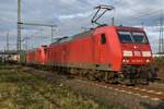 Güterzug bei der Durchfahrt in Lintorf mit der 145 061-8 als Zugfahrzeug am 13.1.2018