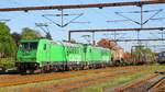 GC Br 5406+5333 mit G�terzug gen Norden.