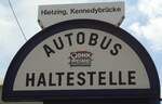 (128'355) - Wiener Linien-Haltestellenschild - Wien-Hietzing, Kennedybr�cke - am 8.