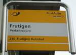 (130'997) - PostAuto-Haltestellenschild - Frutigen, Verkehrsb�ro - am 15.
