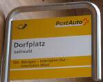 (173'260) - PostAuto-Haltestellenschild - Iseltwald, Dorfplatz - am 23.