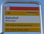 (201'471) - PostAuto/BUS Plus-Haltestellenschild - M�nsingen, Bahnhof - am 4.