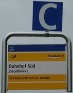 (244'404) - PostAuto-Haltestellenschild - Ziegelbr�cke, Bahnhof S�d - am 3.
